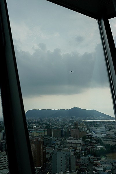 函館空港へ着陸する飛行機