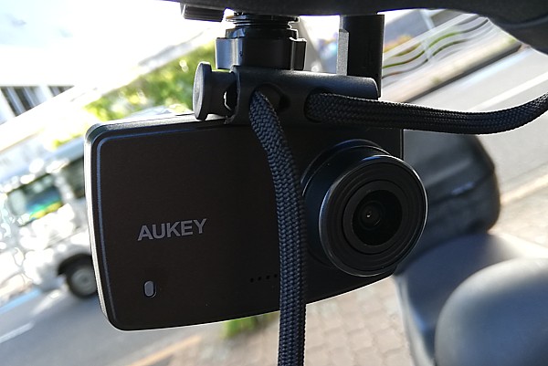 安価な車用ドライブレコーダー
